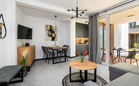 ENKLAWA Apartamenty Piamola, z basenem oraz strefą zabaw dla dzieci